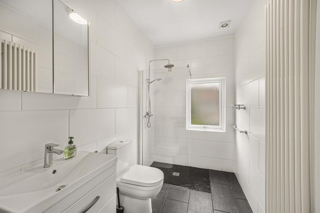 3 bedroom terraced house for sale in Knutsford View, Hale Barns, Altrincham, WA15